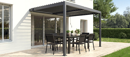 Seinään kiinnitettävä bioklimaattinen pergola